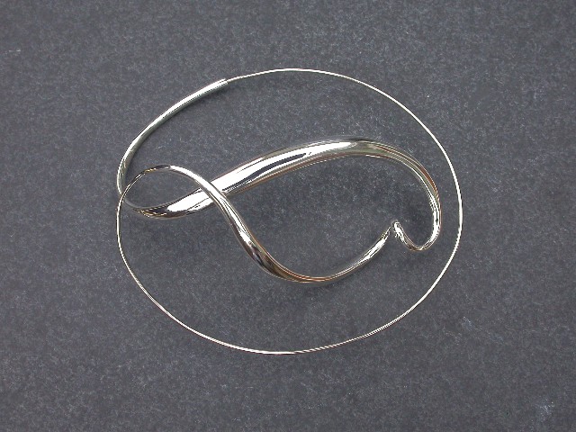 Round Brooch pin '04